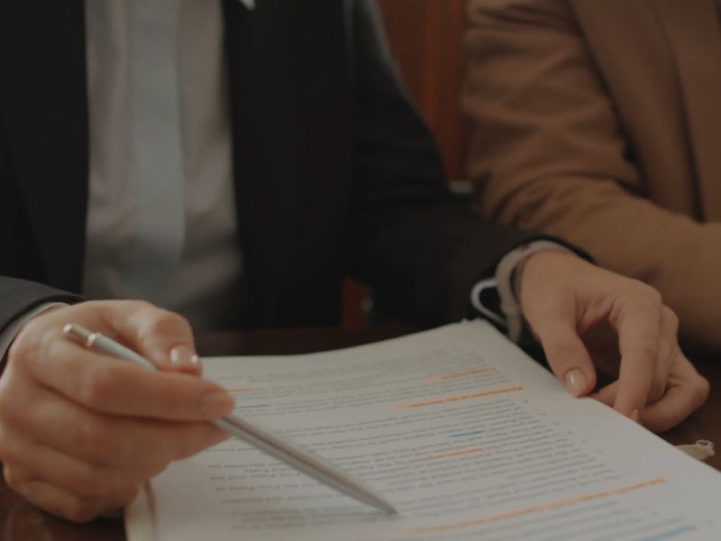 pravnik i klijent na ostavinskoj raspravi