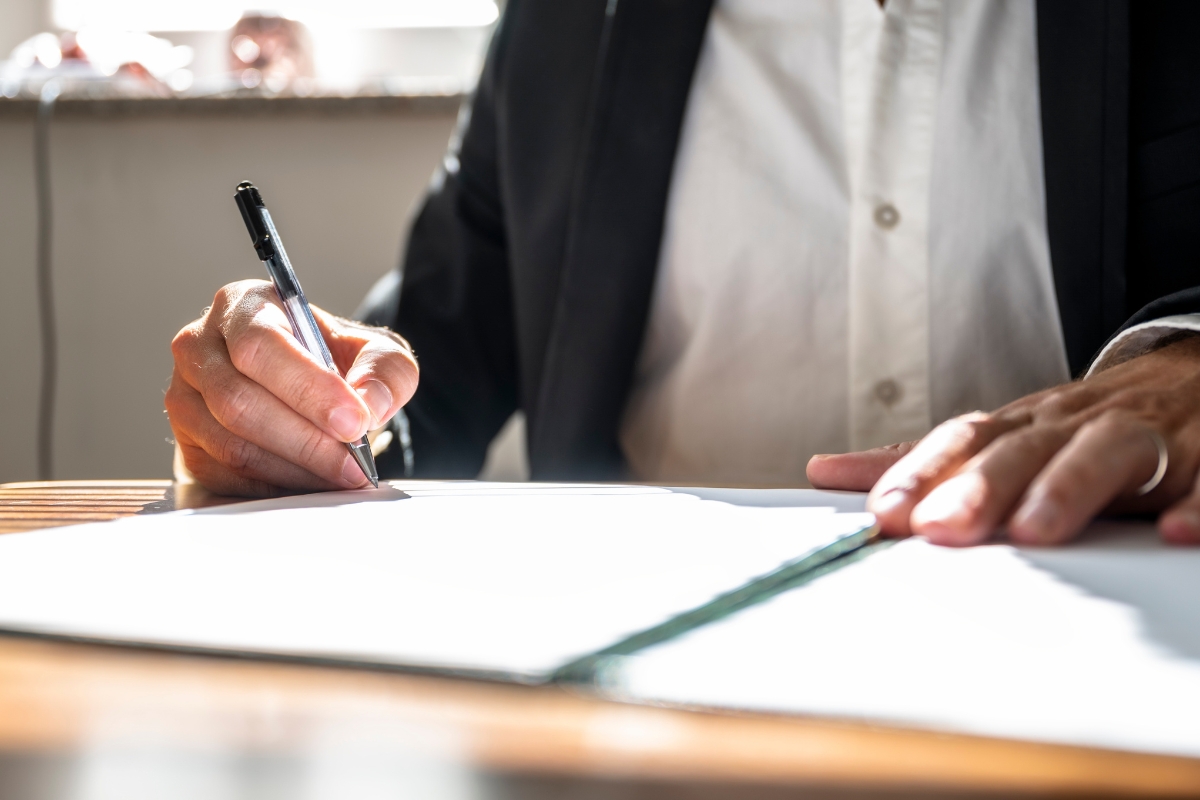 osoba sastavlja ugovor o doživotnom izdržavanju